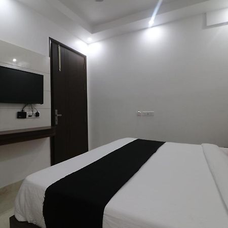 Hotel King Plaza Ню Делхи Екстериор снимка