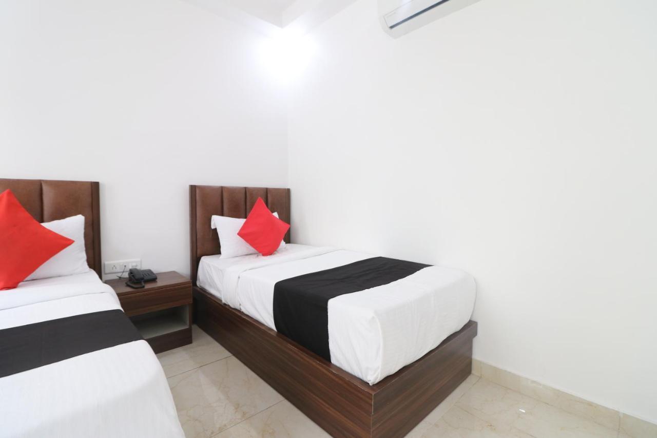 Hotel King Plaza Ню Делхи Екстериор снимка