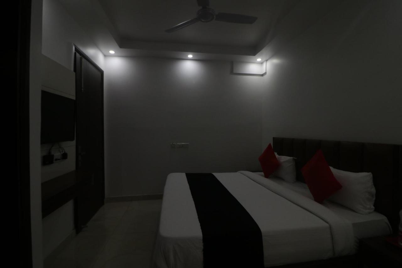 Hotel King Plaza Ню Делхи Екстериор снимка