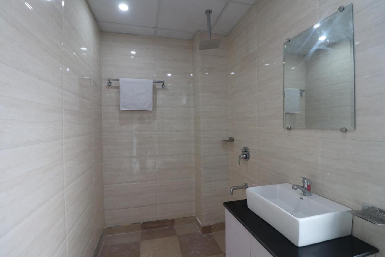 Hotel King Plaza Ню Делхи Екстериор снимка