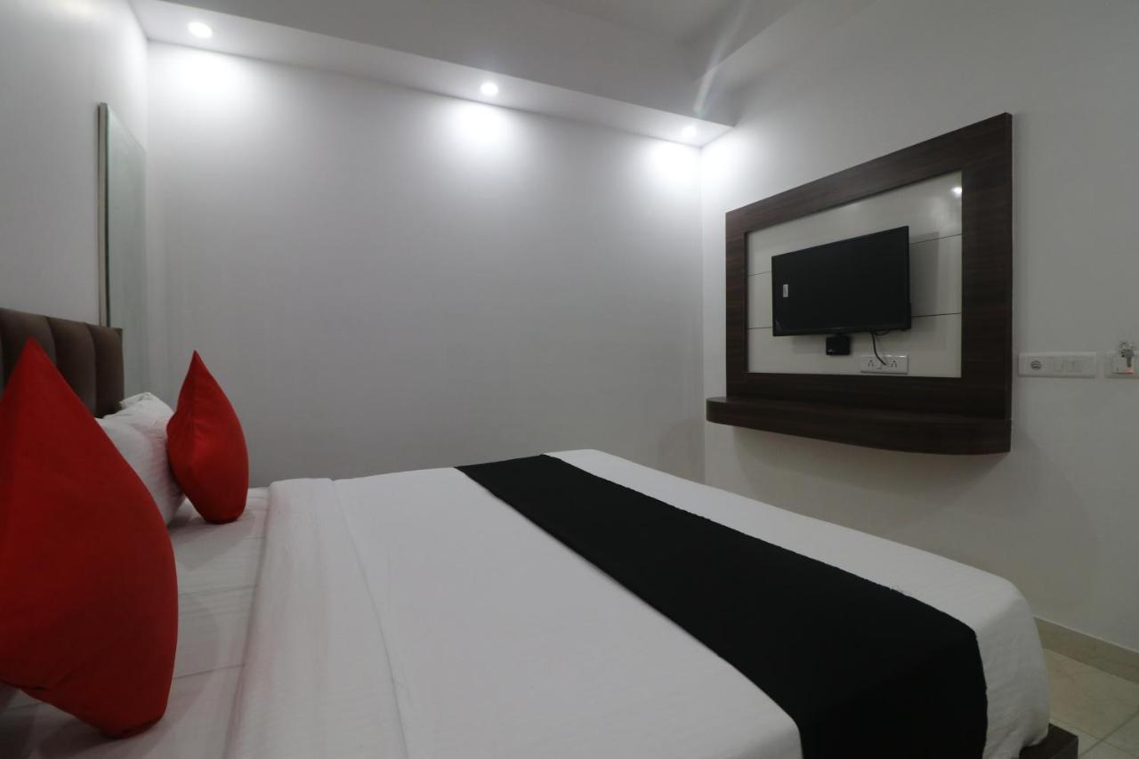 Hotel King Plaza Ню Делхи Екстериор снимка